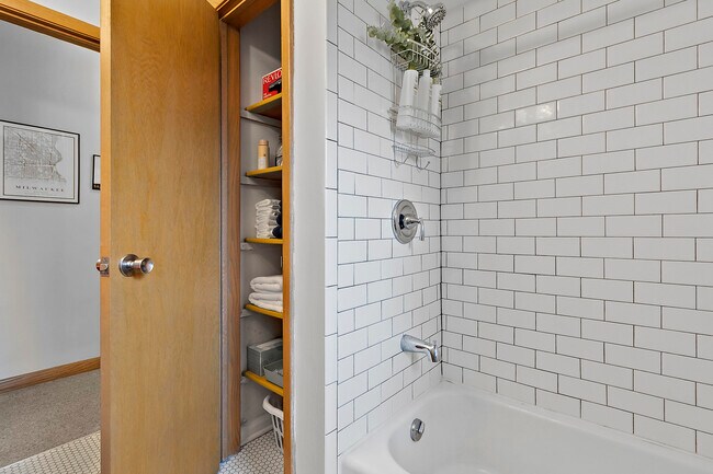 Building Photo - 426 E Ohio Ave