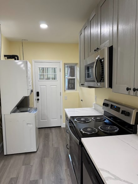 Building Photo - 1820 C St NE