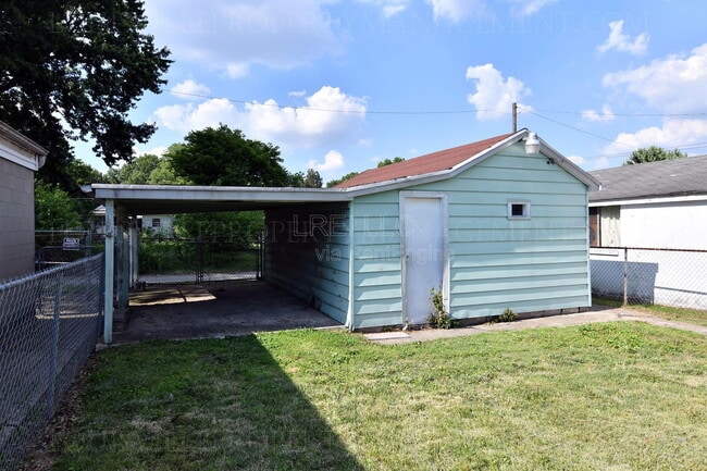 Building Photo - 1403 Sale Ave