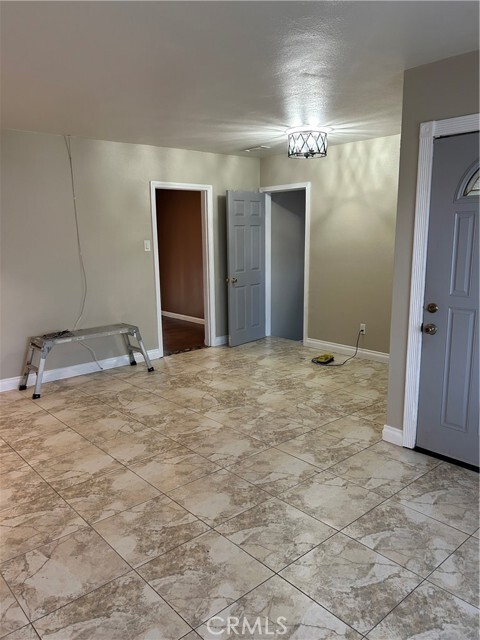 Building Photo - 1579 Home