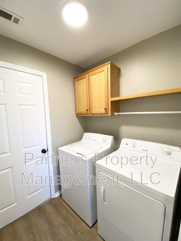 Building Photo - 831 N 54th Ave