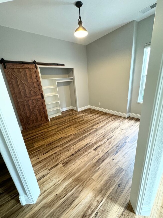 Building Photo - Beautiful Stylish South Reno Home