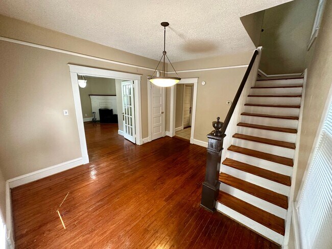 Building Photo - 321 50th St