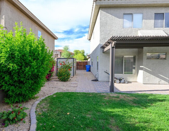 Building Photo - 2521 W Tumbleweed Dr