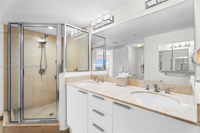 Building Photo - 16699 Collins Ave