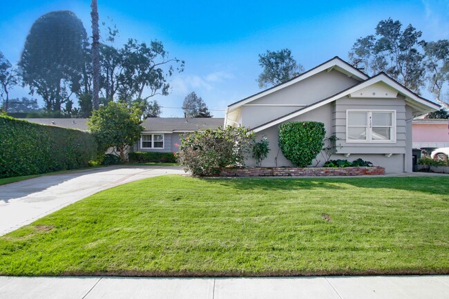 Primary Photo - Upper Hollywood Riviera 3 Bedroom 2 Bath Home