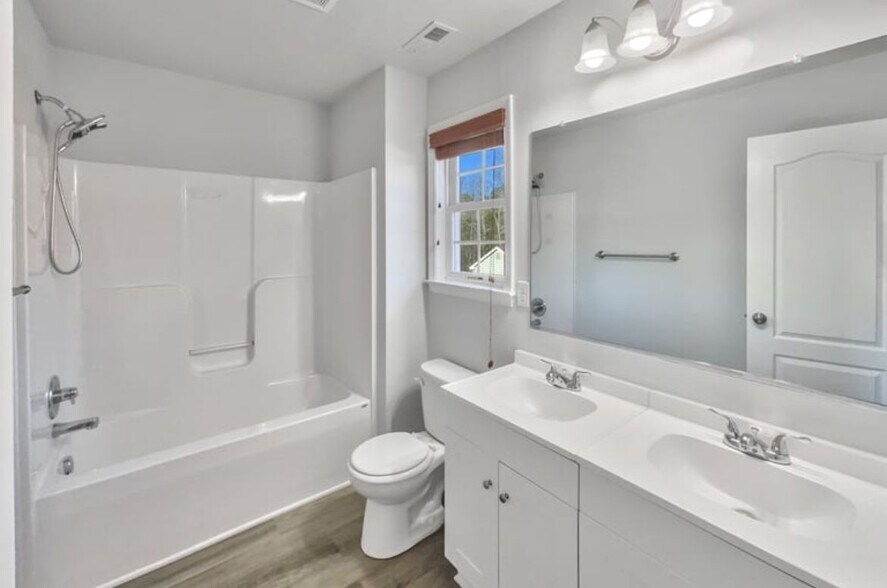 Building Photo - 3912 Harrow Dr