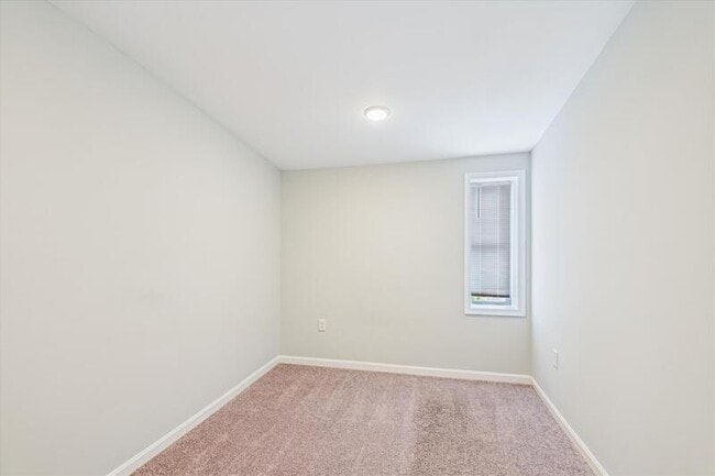 Building Photo - 1324 W Lombard St
