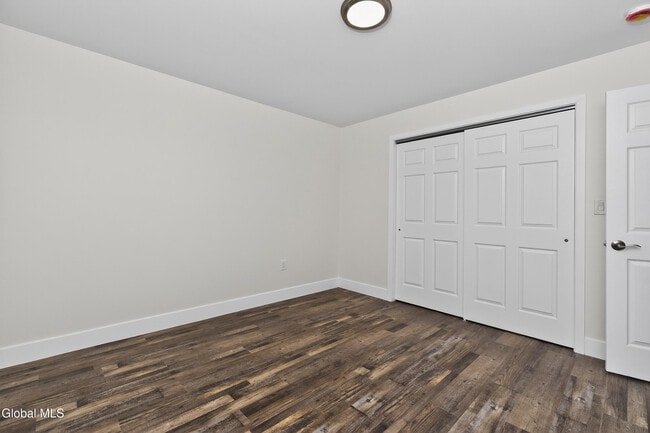 Building Photo - 6 Arrow St