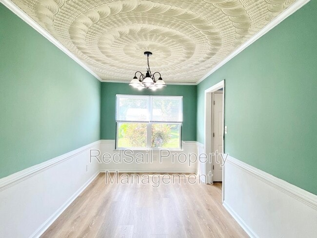 Building Photo - 5525 Fair Oaks Dr