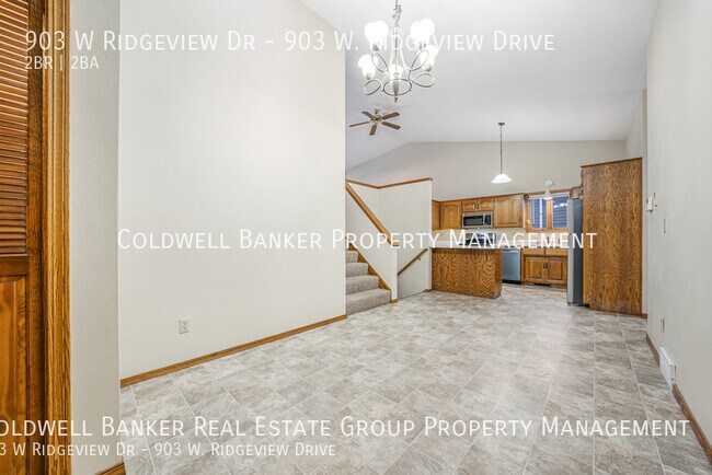 Building Photo - 903 W Ridgeview Dr