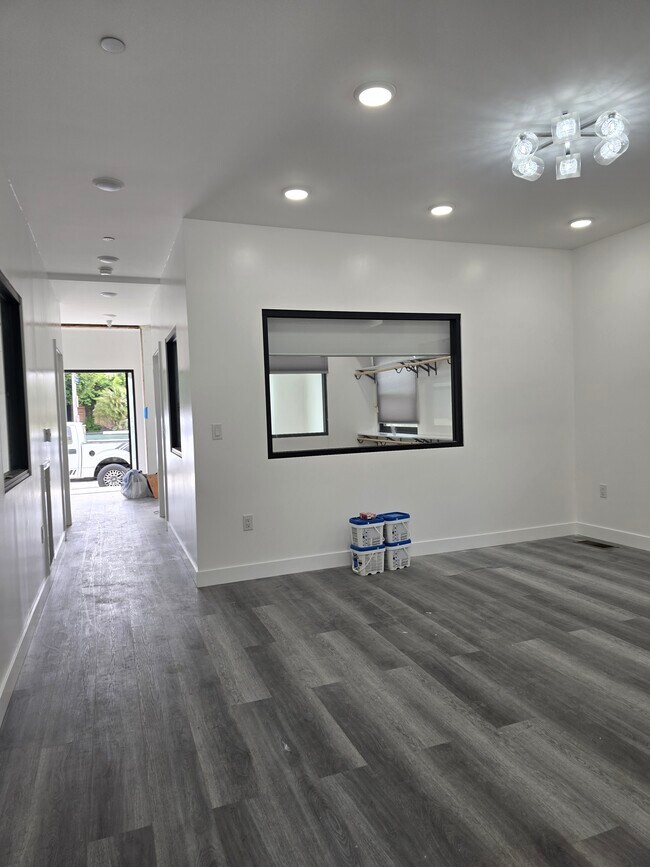 Building Photo - 1245 Crenshaw Blvd