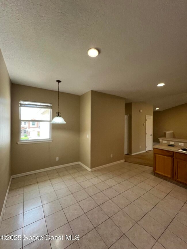 Building Photo - 1040 Venetian Dr