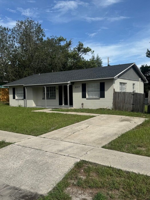 Primary Photo - 3 Bedroom, 2 Bath Deltona Home Ready for I...