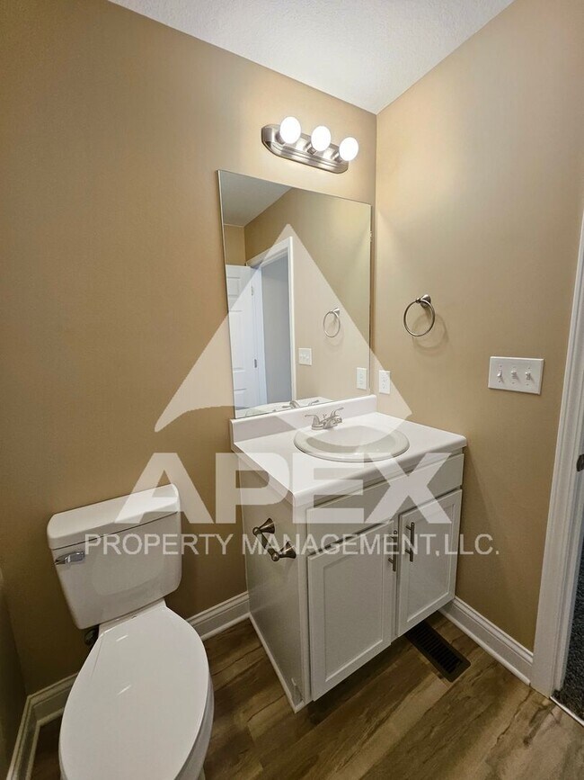 Building Photo - AVALON TOWNHOMES – LIKE NEW - 2 Bd/2.5 Ba Townhome off Topside Road with convenient access to Mar...