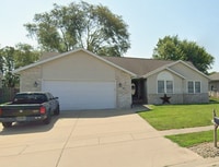 Building Photo - 413 DALHLIA