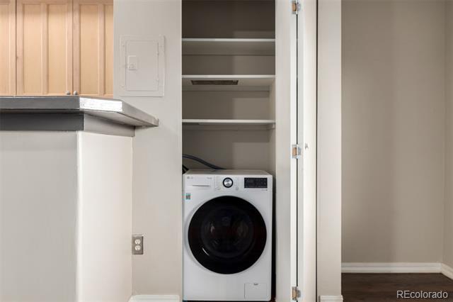 Building Photo - 590 Logan St