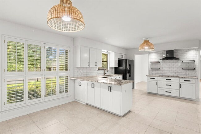 Building Photo - 2404 Coral Ridge Cir