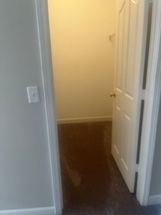 Building Photo - Great Townhome!