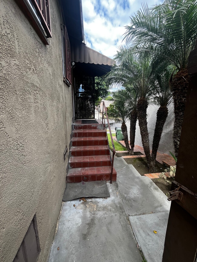 Building Photo - 2716 W 101st St