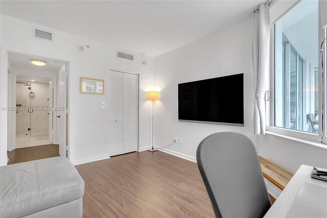 Building Photo - 335 S Biscayne Blvd