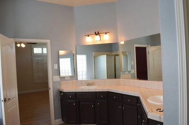 Building Photo - Spacious Riverlakes Golf Course Home with Pool, Spa & 3-Car Garage