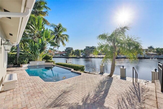 Building Photo - 2316 NE 20th St