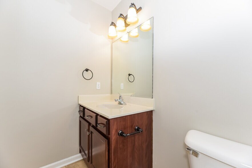 Building Photo - 2008 Slayton Dr