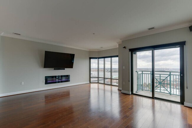 Building Photo - Spectacular Penthouse Condo in Downtown No...