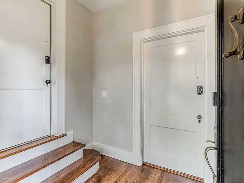 Building Photo - 138 E 50th St