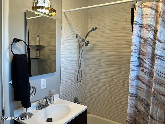 Building Photo - 1 Bar Heart Dr