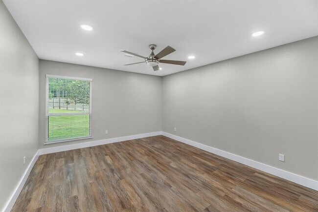 Building Photo - 8219 Wateka Cir
