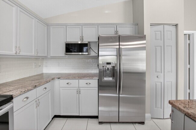Building Photo - 9336 Water Course Way
