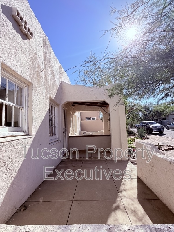 Building Photo - 1222 N Olsen Ave