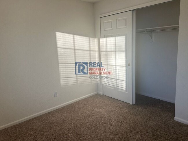 Building Photo - 9044 Edgewood St