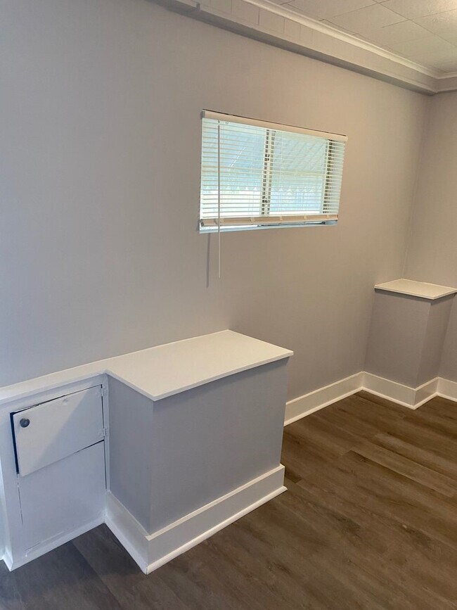 Building Photo - 1409 9th St