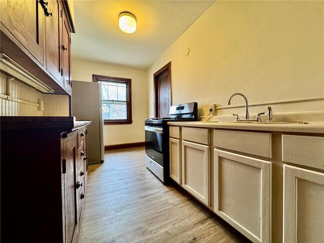 Building Photo - 2828 28th Ave S