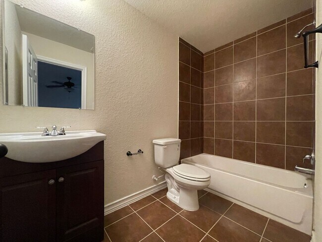 Building Photo - Townhome for rent