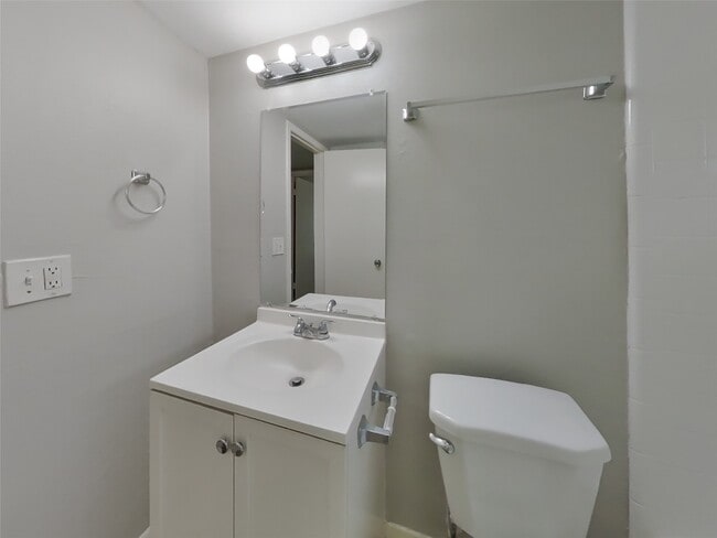 Building Photo - 6422 French Chateau Dr