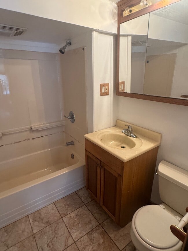 Building Photo - 1 Cabin St