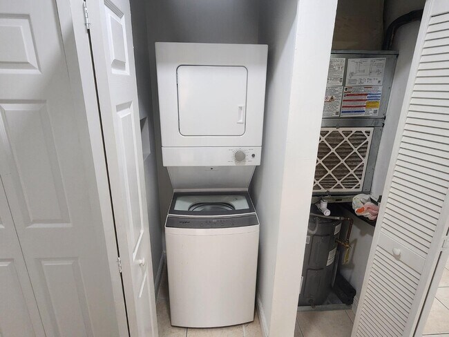 Building Photo - 6013 10th Ave N