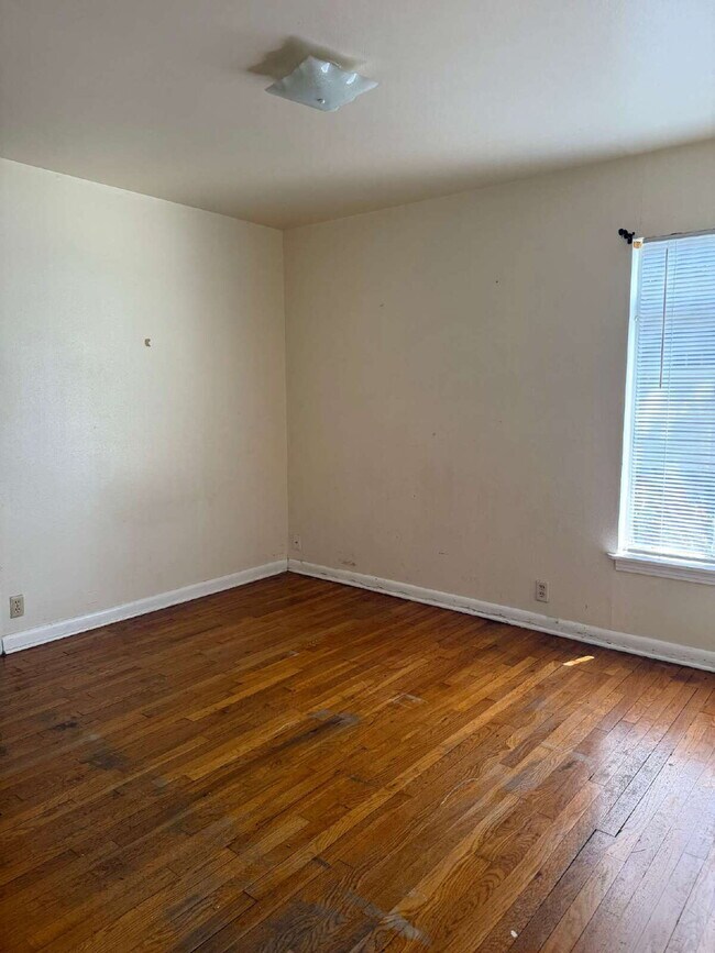 Building Photo - 419 Rosemont-