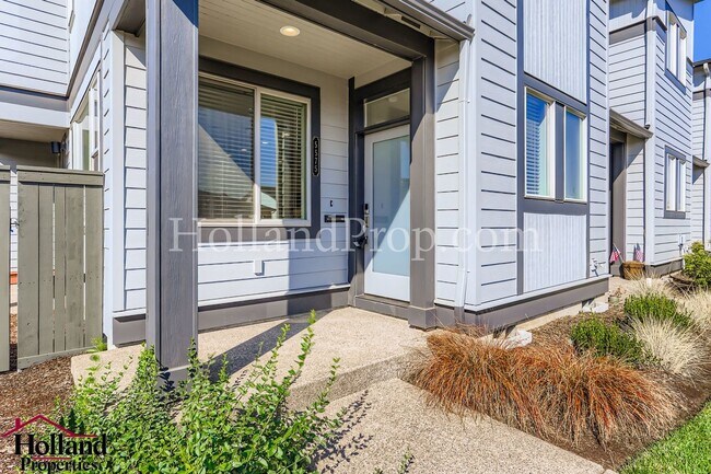 Building Photo - Beautiful 3-Bed Townhouse Near Downtown Hi...