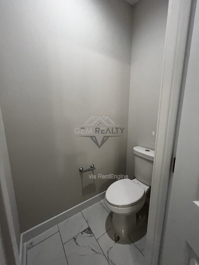 Building Photo - 38 Meadow View Ln