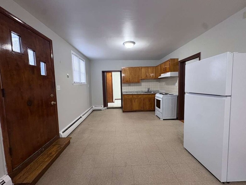 Building Photo - 514 Main St