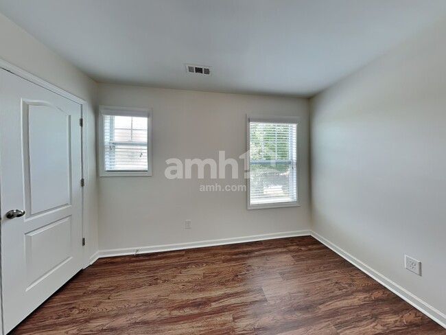 Building Photo - 2222 Kingstree Dr
