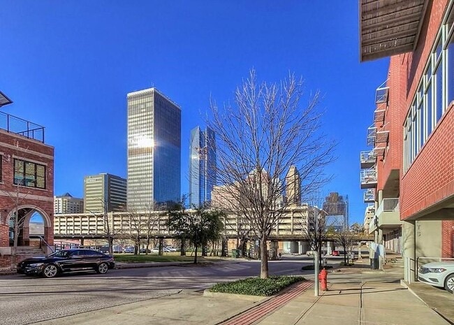 Building Photo - 1 NE 2nd St