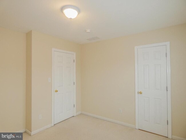 Building Photo - 2105 Lexington Mews