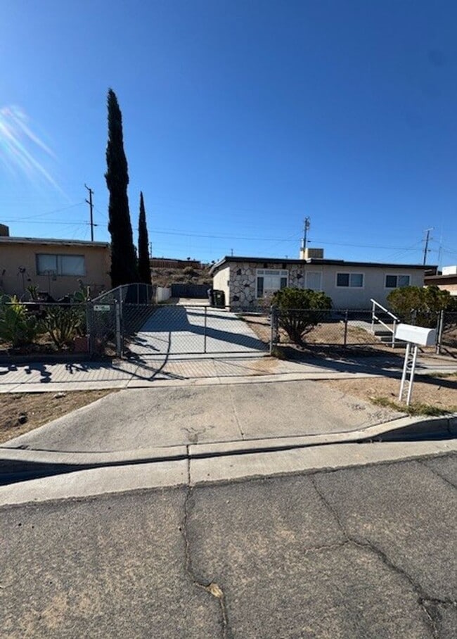 Building Photo - 1130 Mojave Dr
