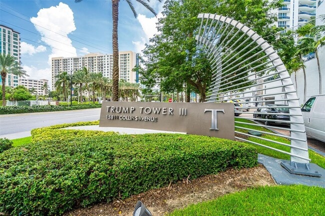 Building Photo - 15811 Collins Ave
